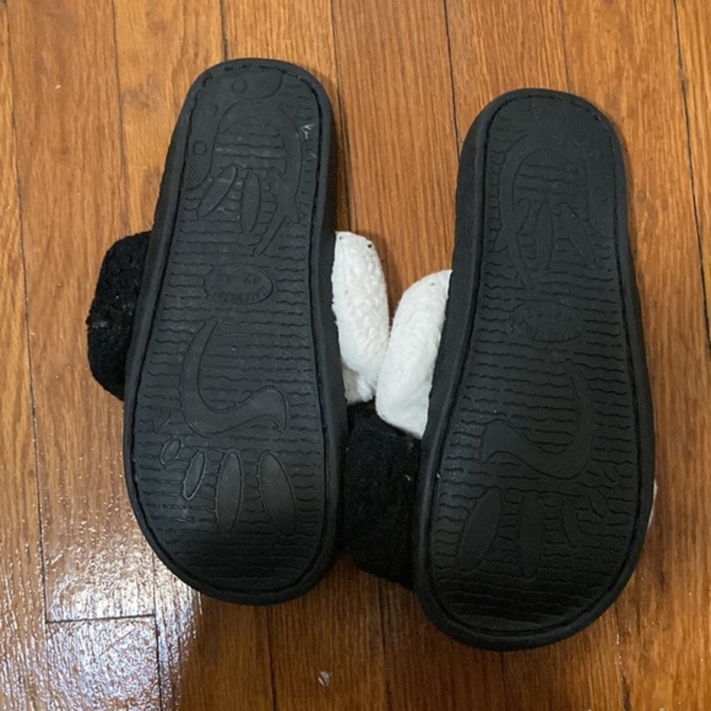 Black and white house fluffy cross band shoes - Picture 2 of 3